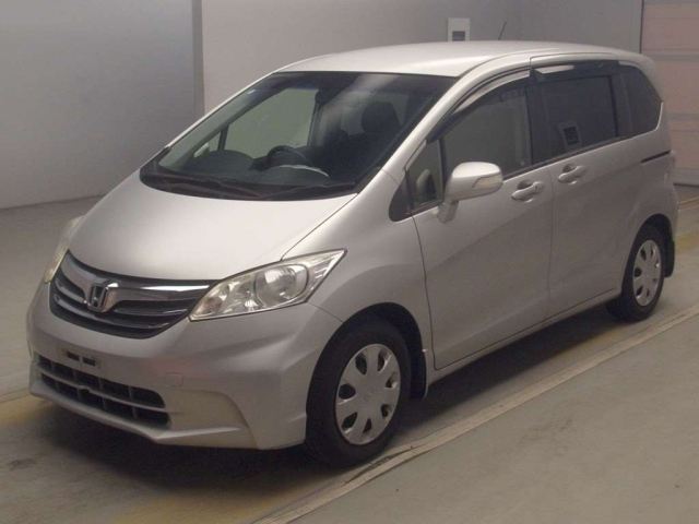 HONDA FREED — фото