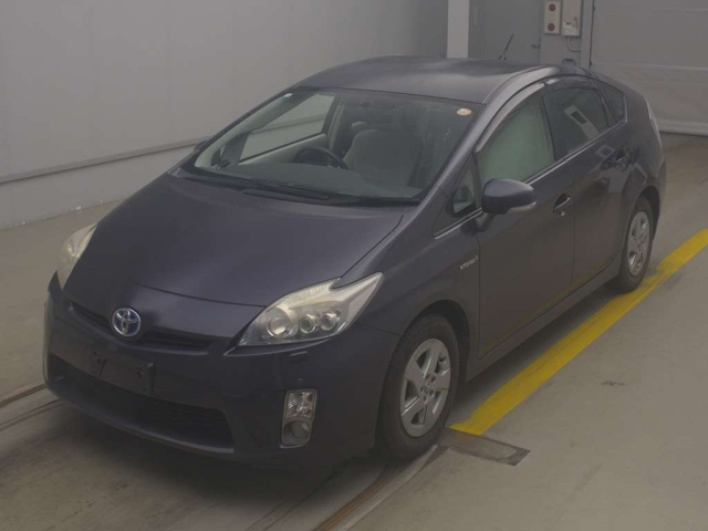 TOYOTA PRIUS — фото