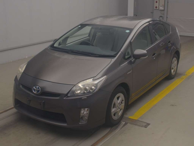 TOYOTA PRIUS — фото