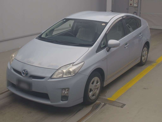 TOYOTA PRIUS — фото