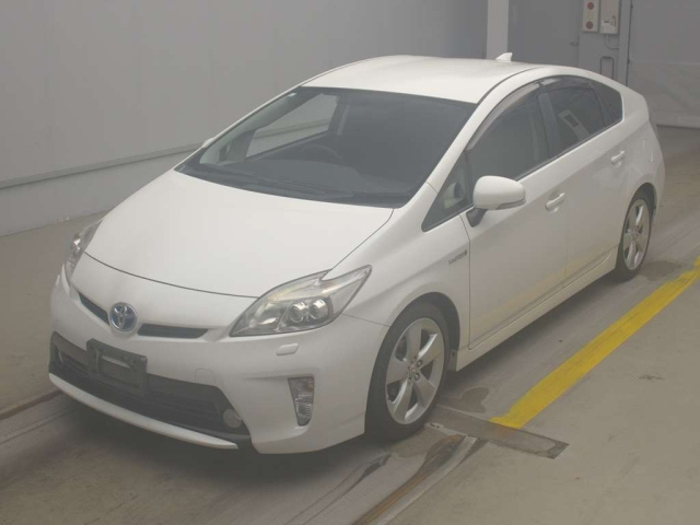 TOYOTA PRIUS — фото
