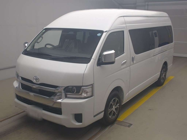 TOYOTA HIACE — фото