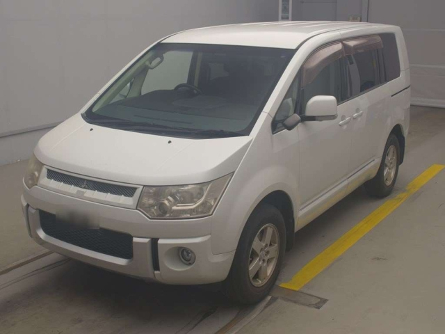 MITSUBISHI DELICA — фото