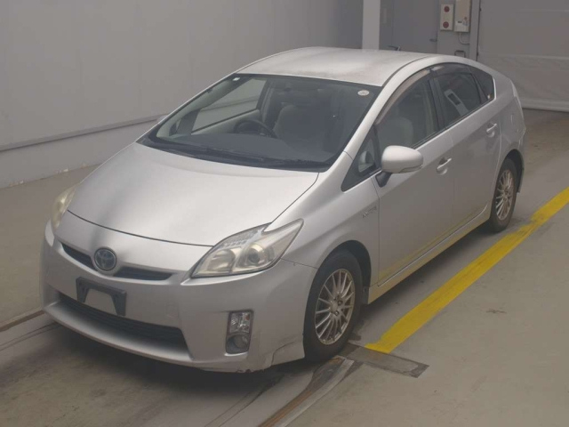 TOYOTA PRIUS — фото