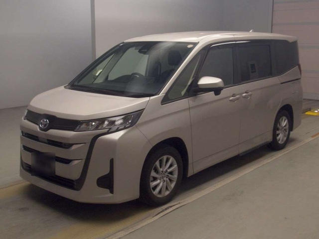 TOYOTA NOAH — фото