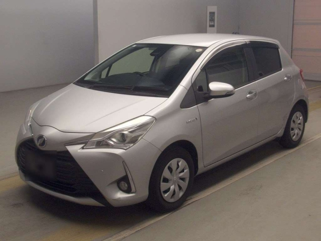 TOYOTA VITZ — фото