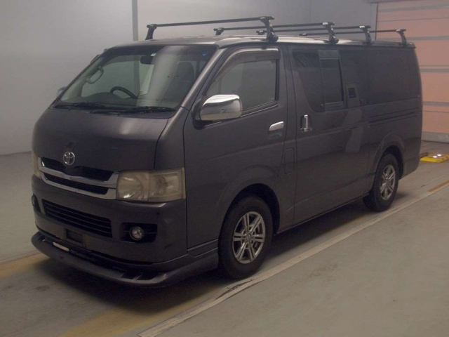 TOYOTA HIACE — фото