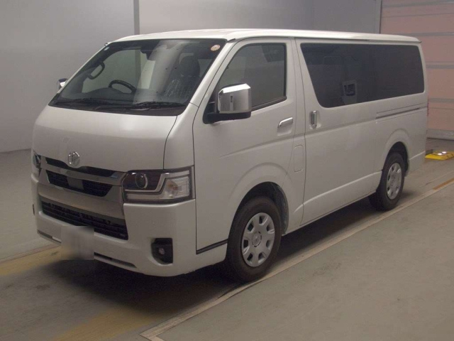 TOYOTA HIACE — фото