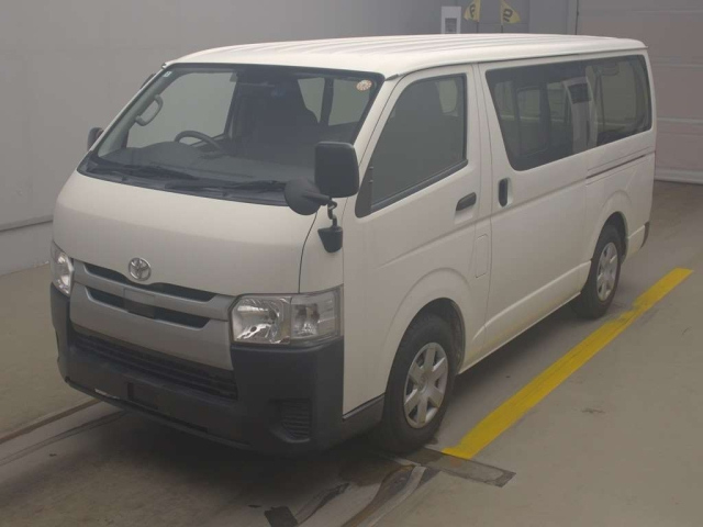 TOYOTA HIACE — фото