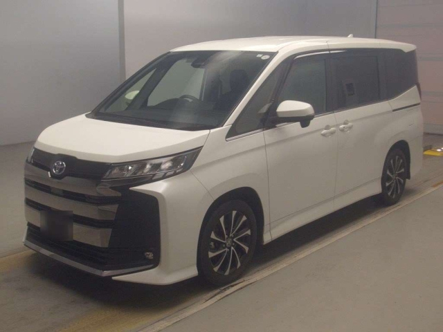 TOYOTA NOAH — фото