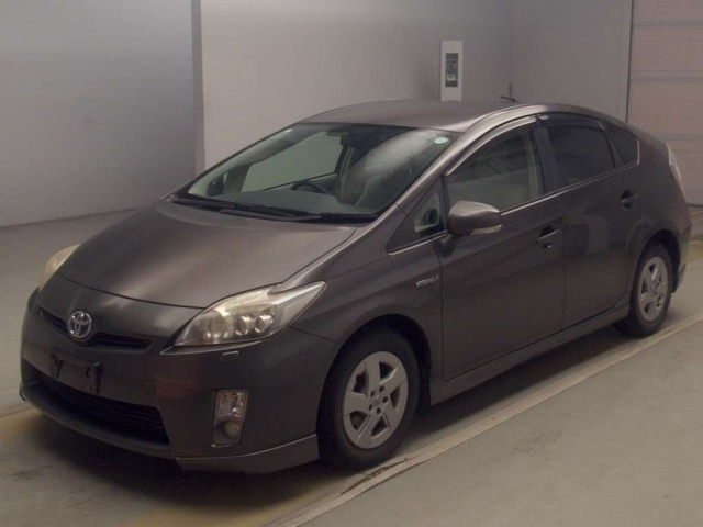 TOYOTA PRIUS — фото