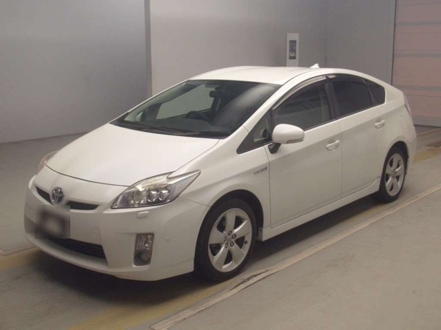 TOYOTA PRIUS — фото