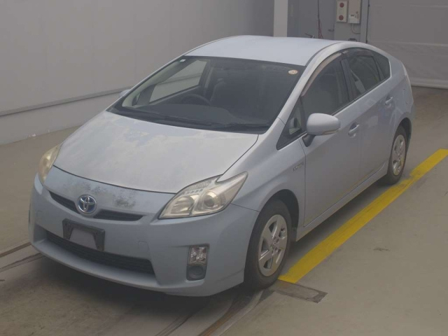 TOYOTA PRIUS — фото