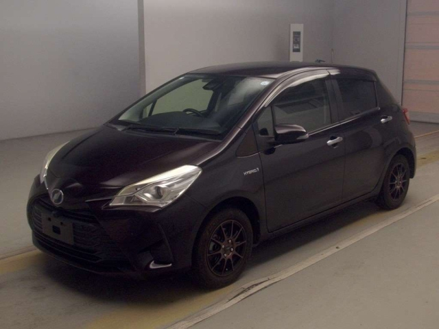 TOYOTA VITZ — фото