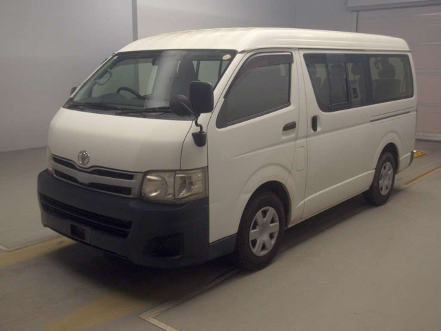TOYOTA HIACE — фото