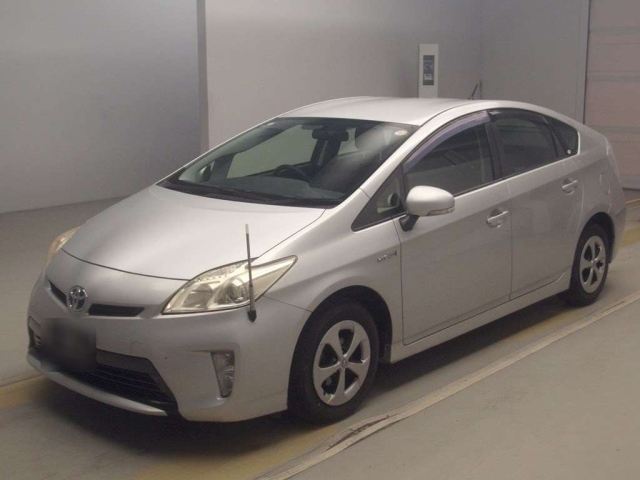 TOYOTA PRIUS — фото