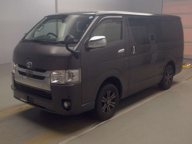 TOYOTA HIACE — фото