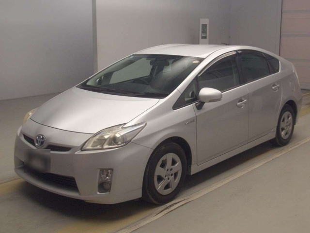 TOYOTA PRIUS — фото