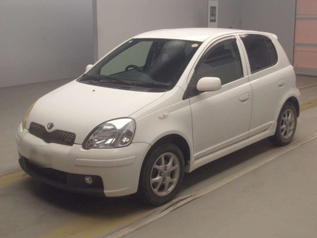 TOYOTA VITZ — фото