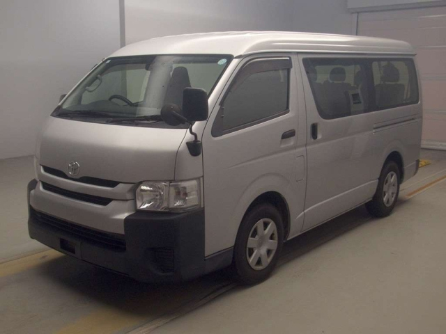 TOYOTA HIACE — фото