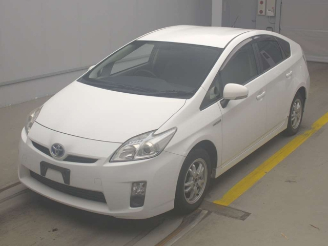 TOYOTA PRIUS — фото