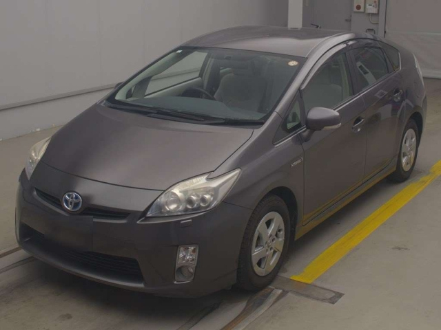 TOYOTA PRIUS — фото
