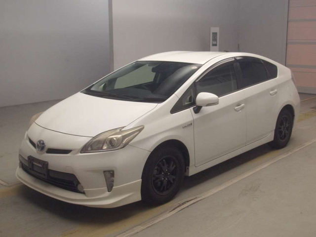 TOYOTA PRIUS — фото