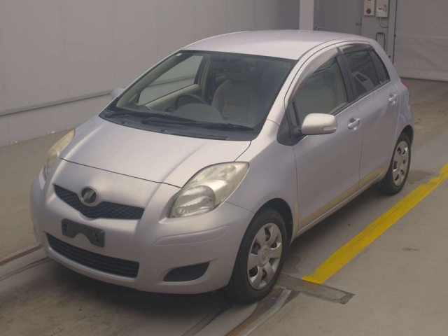 TOYOTA VITZ — фото