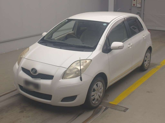 TOYOTA VITZ — фото
