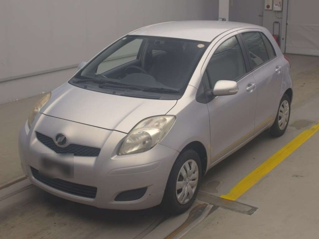TOYOTA VITZ — фото