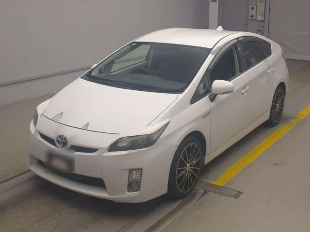 TOYOTA PRIUS — фото
