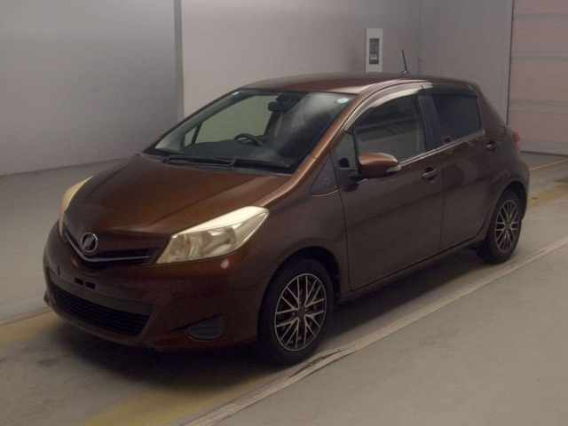 TOYOTA VITZ — фото