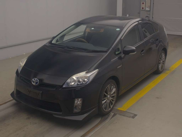 TOYOTA PRIUS — фото