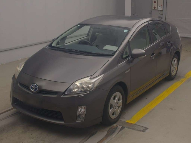 TOYOTA PRIUS — фото