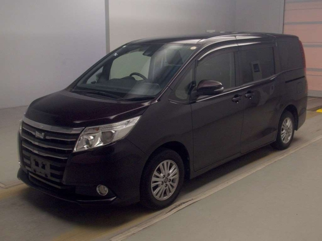 TOYOTA NOAH — фото