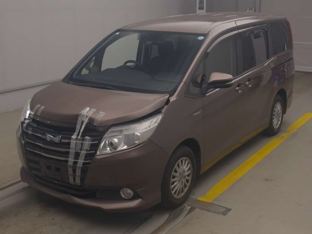 TOYOTA NOAH — фото
