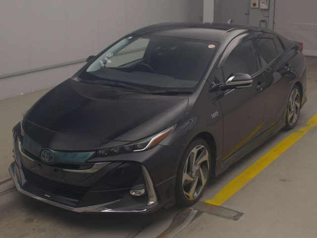 TOYOTA PRIUS — фото