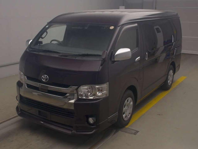TOYOTA HIACE — фото