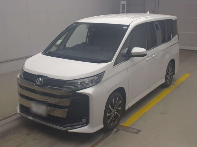 TOYOTA NOAH — фото