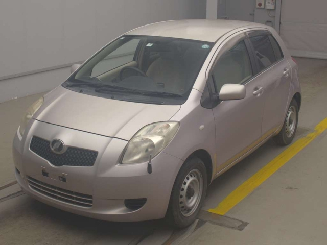 TOYOTA VITZ — фото