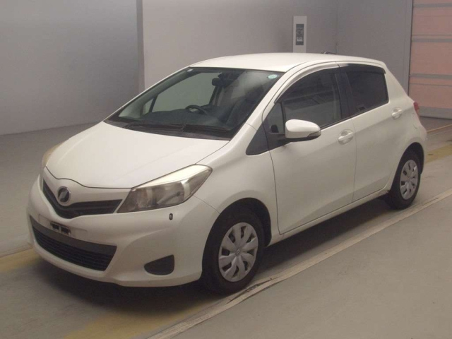 TOYOTA VITZ — фото