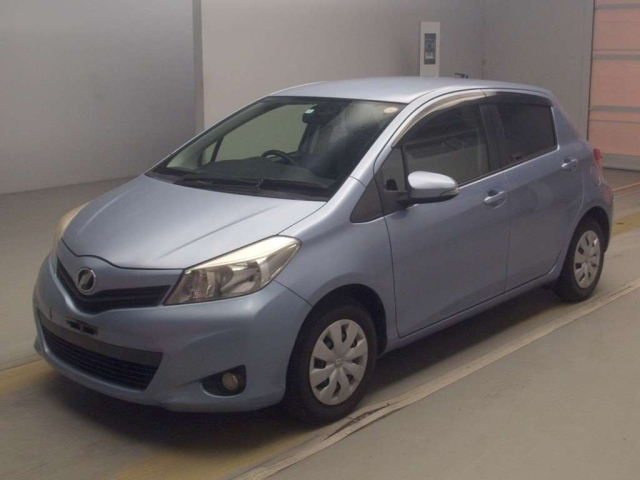 TOYOTA VITZ — фото