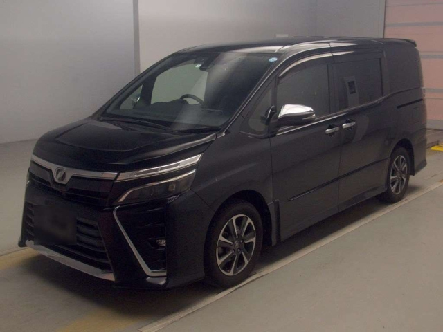 TOYOTA VOXY — фото