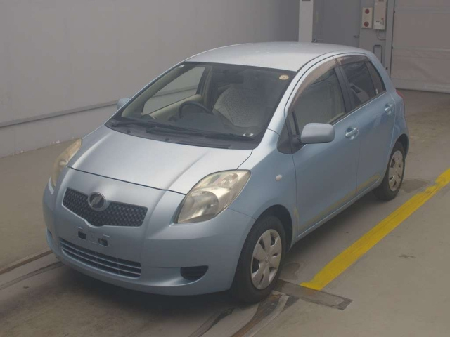 TOYOTA VITZ — фото