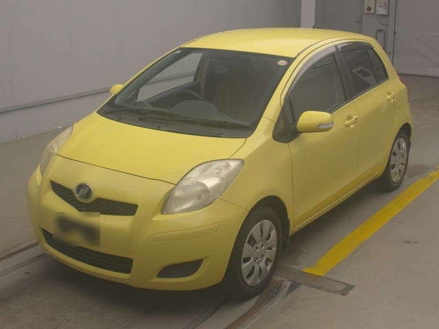 TOYOTA VITZ — фото