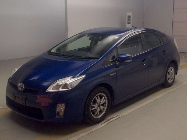 TOYOTA PRIUS — фото