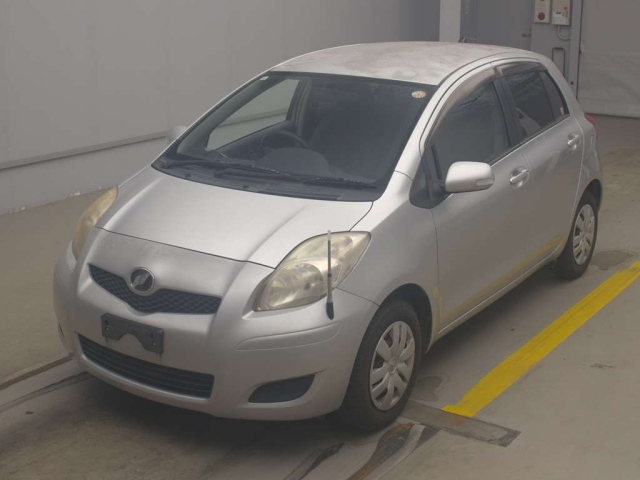 TOYOTA VITZ — фото