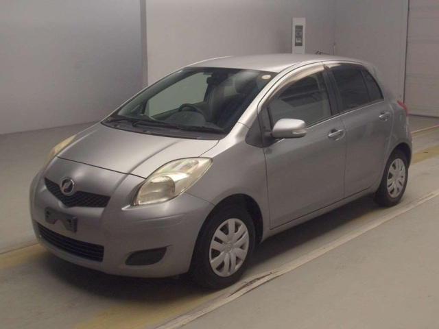 TOYOTA VITZ — фото
