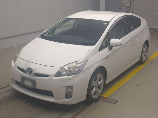 TOYOTA PRIUS — фото