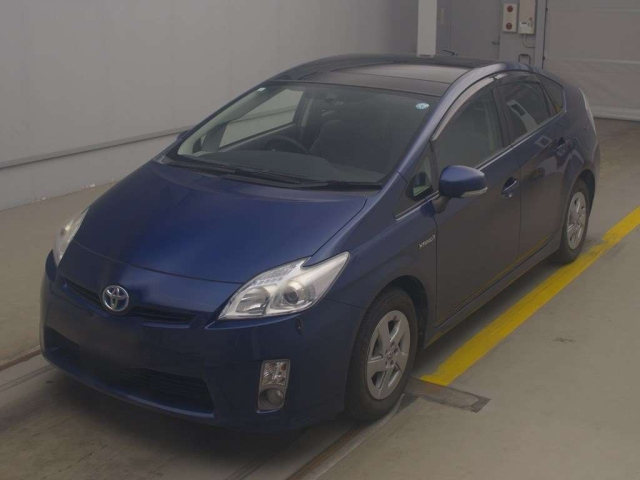 TOYOTA PRIUS — фото